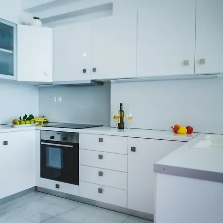 בית נופש Seafront Luxury With Amazing View *